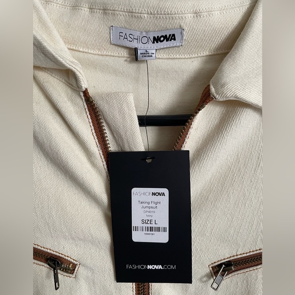 Fashion Nova “ Taking Flight Jumpsuit” . Women’s Large - Picture 5 of 6